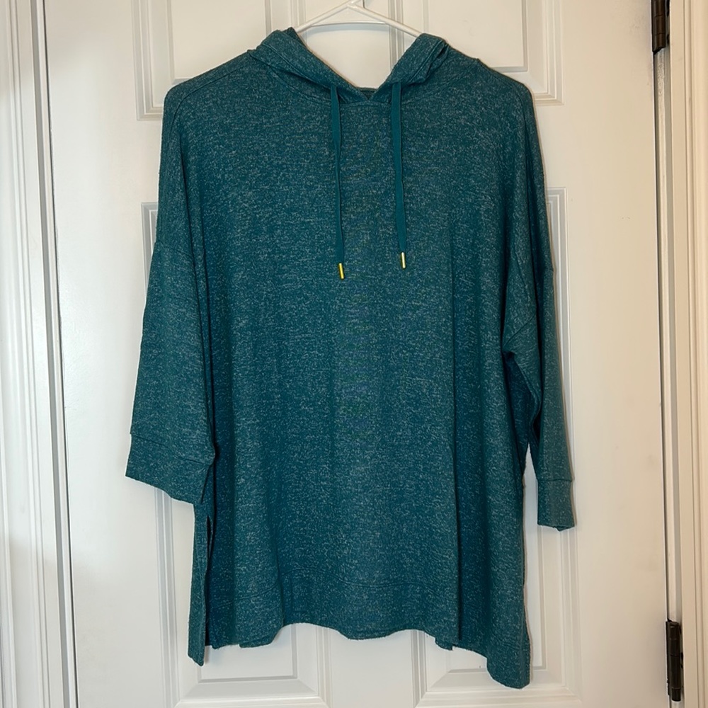 Women’s size M 3/4 sleeve sweatshirt